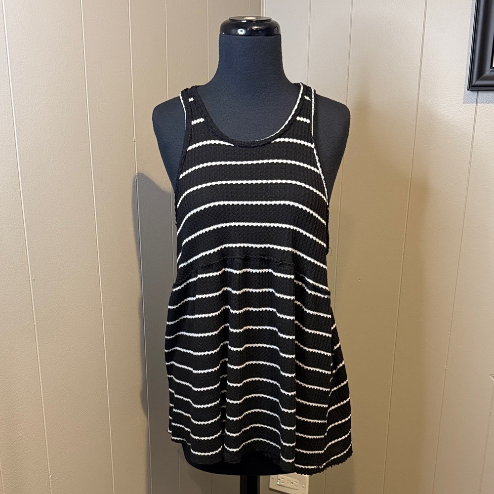 B8 n/p Elegant Black and White Striped Women's One Size Tank Top